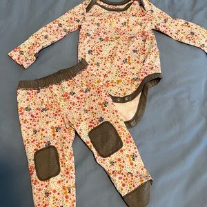 Patagonia baby bodysuit and pants (12-18 months)